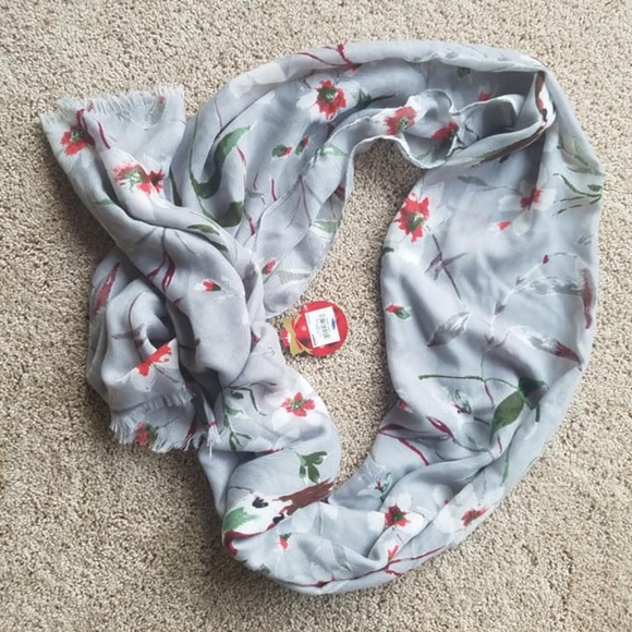 APT.9 scarf - Picture 1 of 3